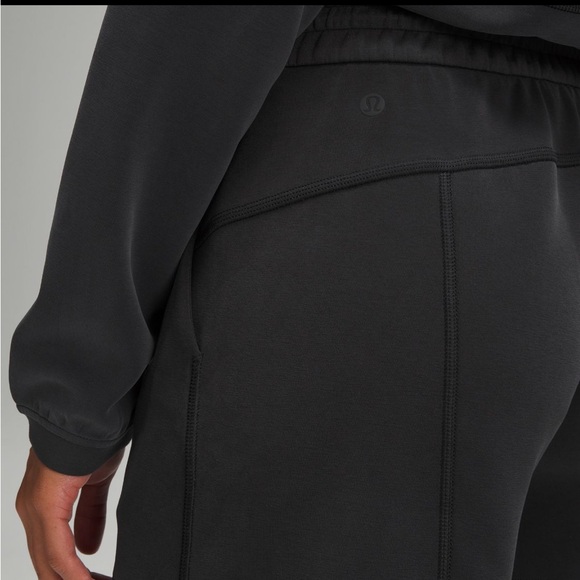 Lululemon Softstreme Shorts - Picture 8 of 12